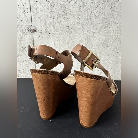 Vince Camuto platform wedge - Picture 4 of 4